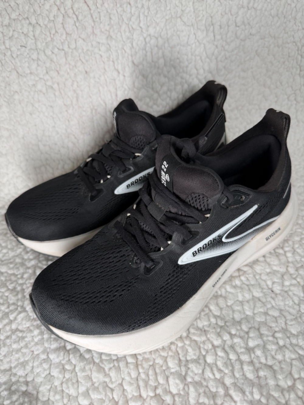 Women's Brooks Glycerin GTS 22, Black/Grey/White, 9 Med. US